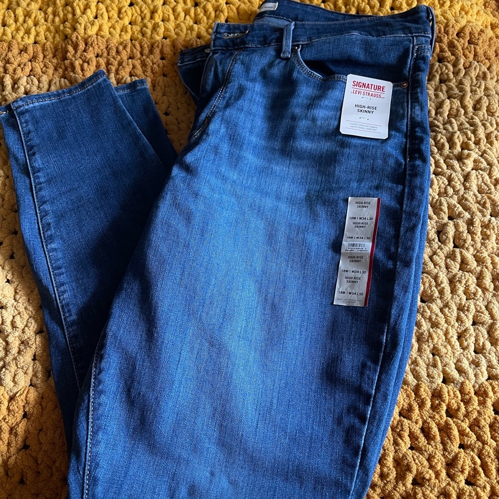 Signature by Levi Strauss high rise skinny